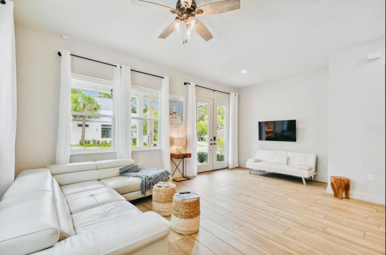 Beach-Town Pet-Friendly Downtown Home @ 10 Acre Park-629 Sarasota Bagian luar foto