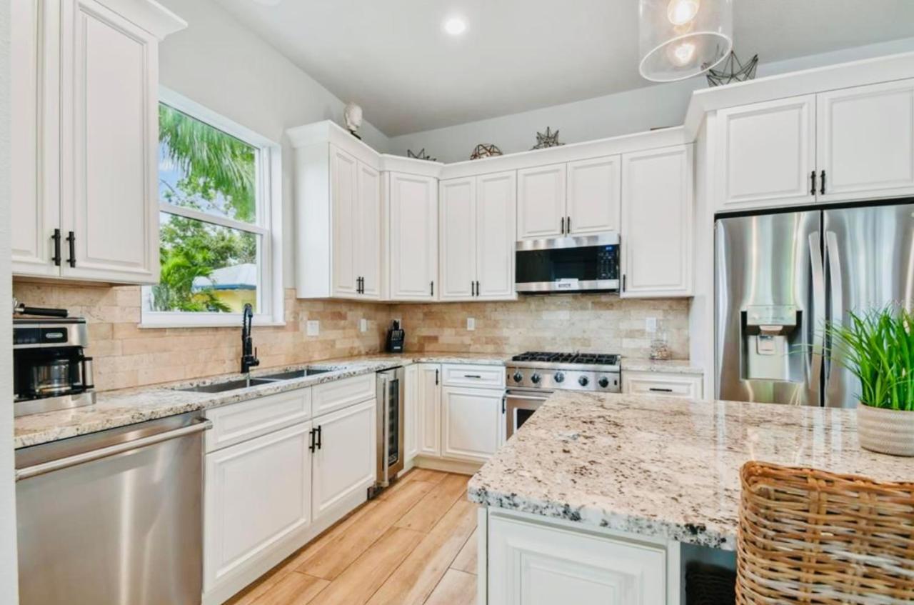 Beach-Town Pet-Friendly Downtown Home @ 10 Acre Park-629 Sarasota Bagian luar foto