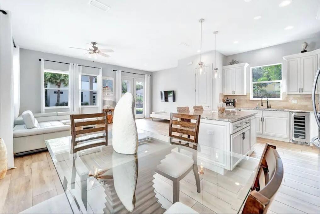 Beach-Town Pet-Friendly Downtown Home @ 10 Acre Park-629 Sarasota Bagian luar foto