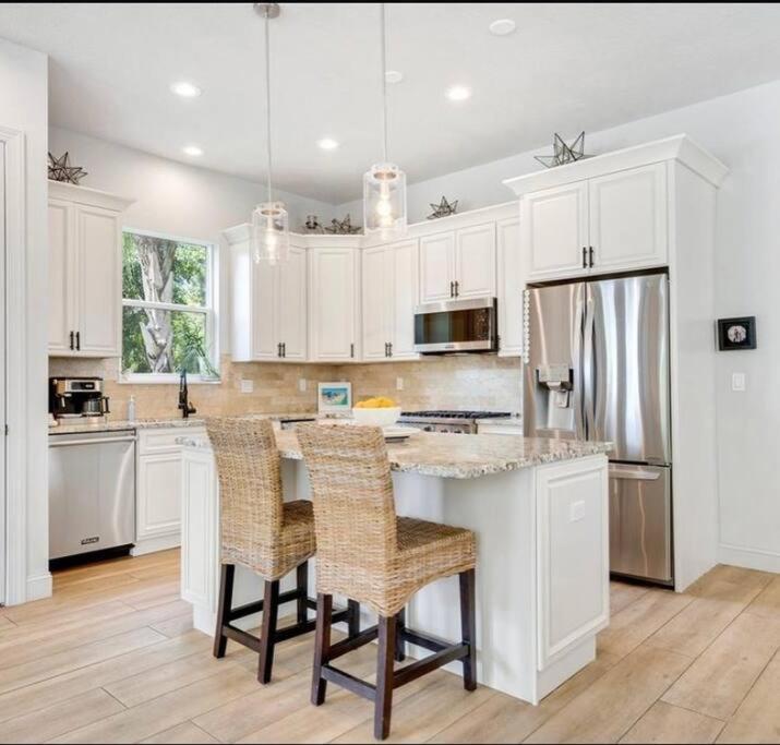 Beach-Town Pet-Friendly Downtown Home @ 10 Acre Park-629 Sarasota Bagian luar foto